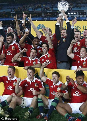 article-2357286-1AB0020C000005DC-99_306x423